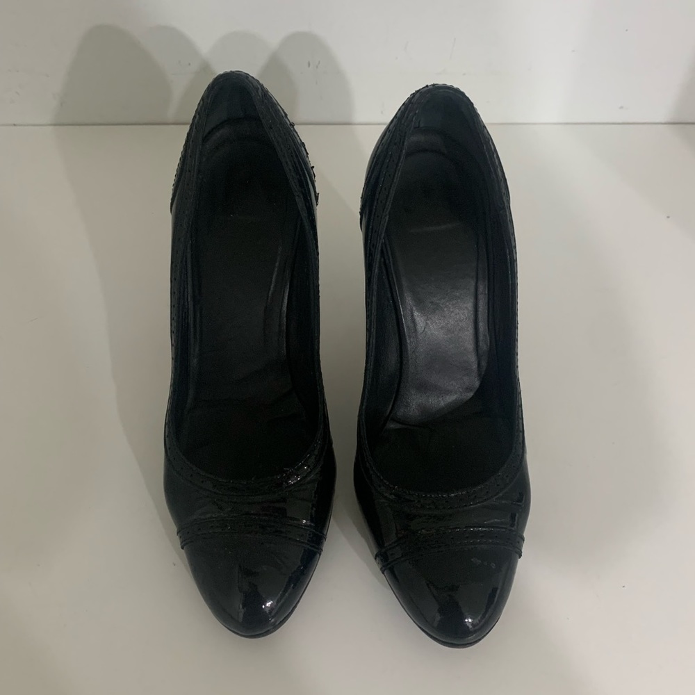 Coach classic black patent leather heeled pumps size 7.5